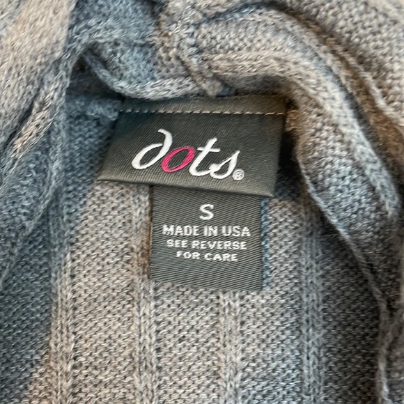 Sleeveless sweater cardigan size small - Picture 2 of 2